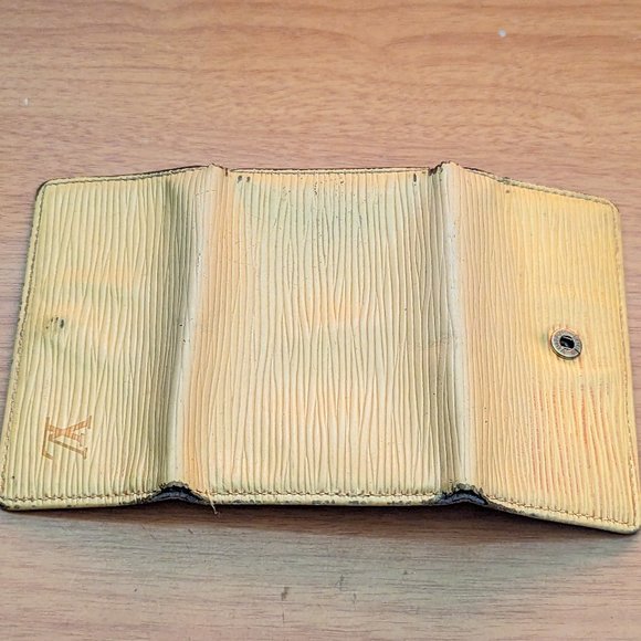 Louis Vuitton Epi Key Holder/Wallet #1664*** - Picture 5 of 8